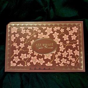 Ace Beaute Eyeshadow Palette - Floral Design